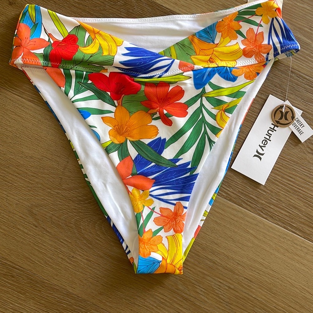 Hurley Beach Botanic Bikini Set 🌺 🏝️ - Picture 5 of 16
